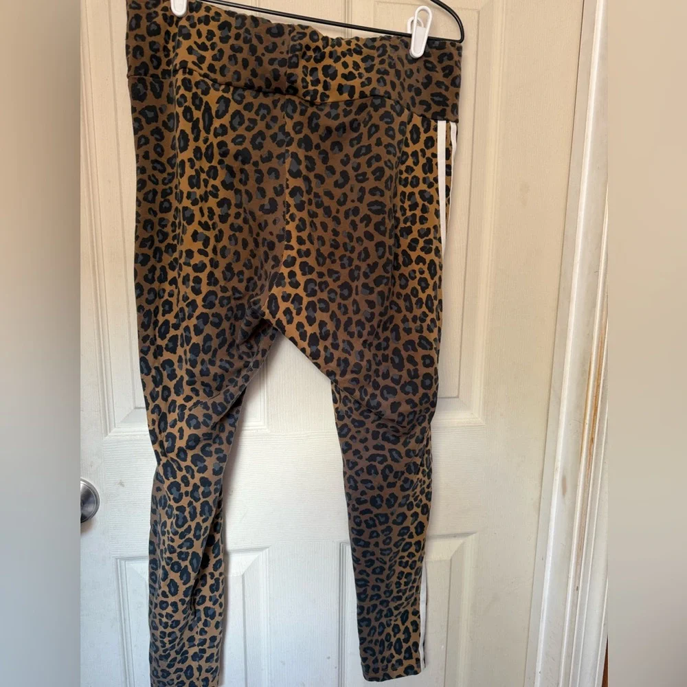 Adidas Leopard Print 3 Stripe Leggings Women’s Size XL - Picture 5 of 10
